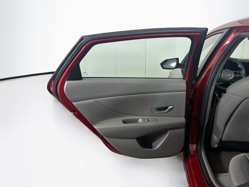 Used 2024 Hyundai Elantra SEL FWD image 27