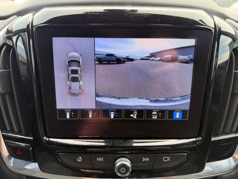 Used 2023 Chevrolet Traverse LT FWD image 19
