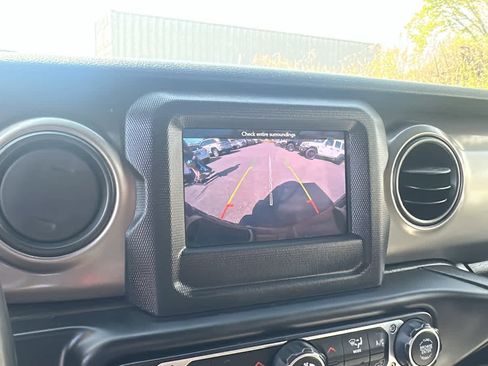 Used 2019 Jeep Wrangler Sport AWD/4WD image 18