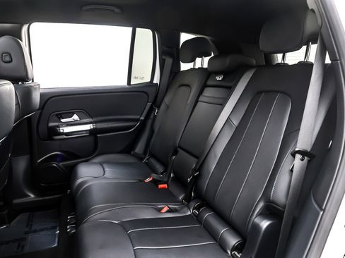 Used 2023 Mercedes-Benz GLB 250 image 9