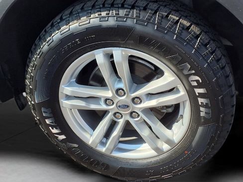 Used 2020 Ford Explorer XLT w/ Equipment Group 202A AWD/4WD image 8
