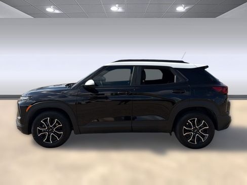 Used 2025 Chevrolet TrailBlazer ACTIV w/ Convenience Package FWD image 2