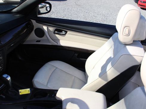 Used 2013 BMW 328i Convertible image 22
