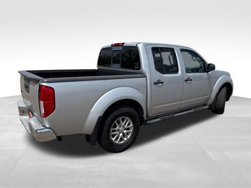 Used 2017 Nissan Frontier SV RWD image 7