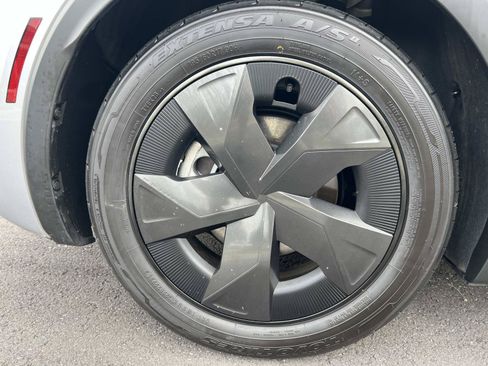 Used 2024 Toyota Prius LE FWD image 17