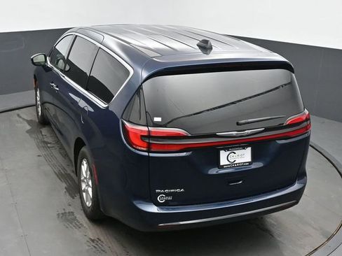 Used 2025 Chrysler Pacifica Select image 41