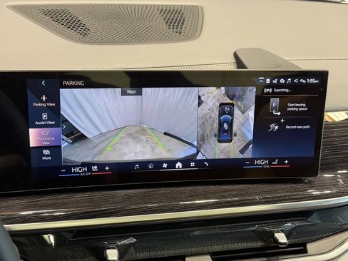 New 2026 BMW X6 xDrive40i w/ Climate Comfort Package image 8