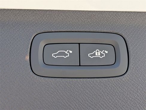 New 2026 Volvo XC90 B6 Plus w/ Protection Package Premier image 13