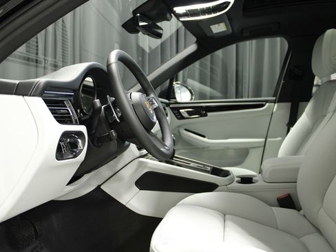 New 2026 Porsche Macan image 28