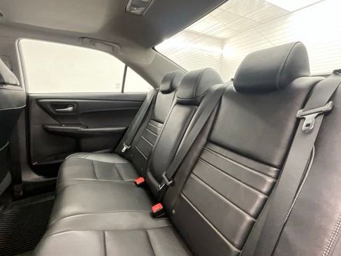 Used 2017 Toyota Camry XLE w/ Moonroof Package FWD image 5