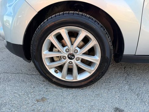 Used 2017 Kia Soul + FWD image 28