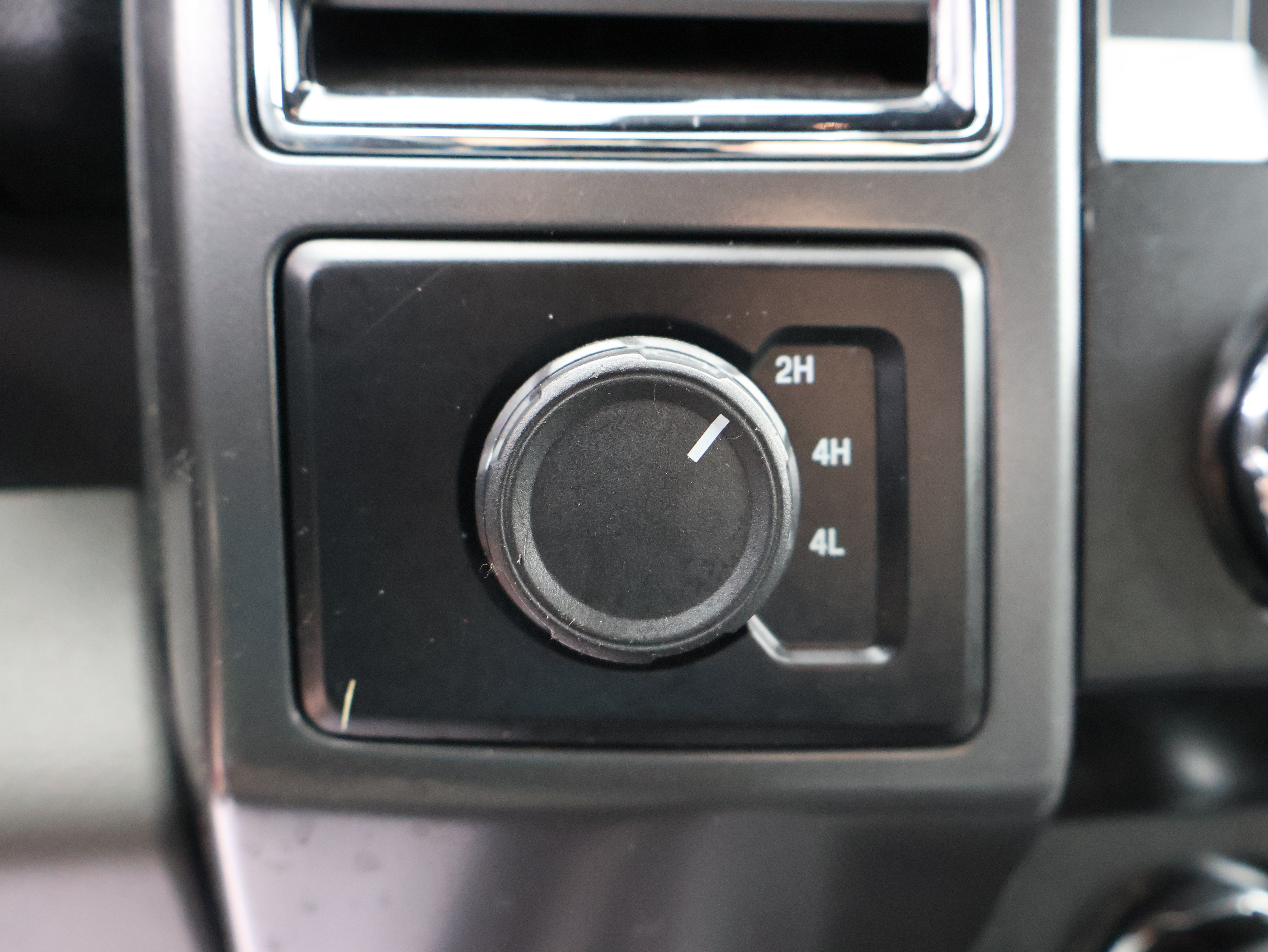 Used 2019 Ford F150 XLT w/ Equipment Group 302A Luxury AWD/4WD image 22