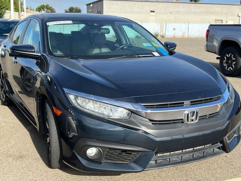 Used 2017 Honda Civic Touring image 3