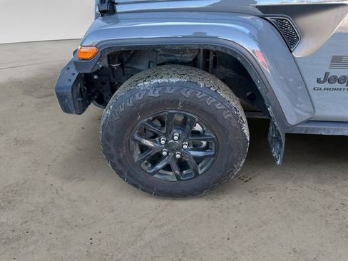 Used 2023 Jeep Gladiator Sport image 10