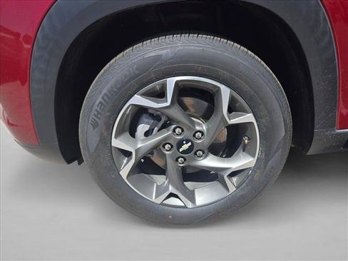 Used 2024 Chevrolet Trax LT w/ LT Convenience Package FWD image 23