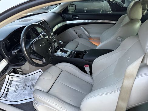 Used 2013 INFINITI G37 Journey w/ Premium Pkg image 12