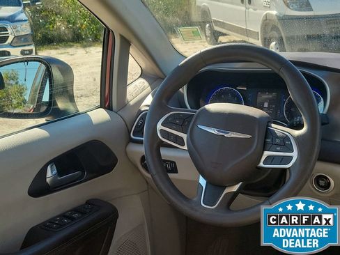 Used 2017 Chrysler Pacifica LX image 26