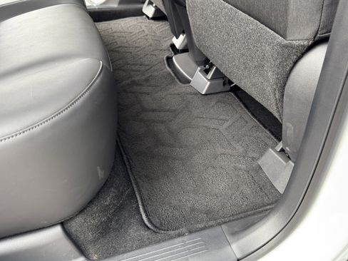 Used 2025 Nissan Ariya FWD image 52