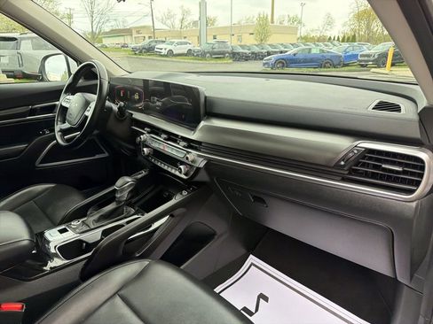 Used 2025 Kia Telluride S image 12