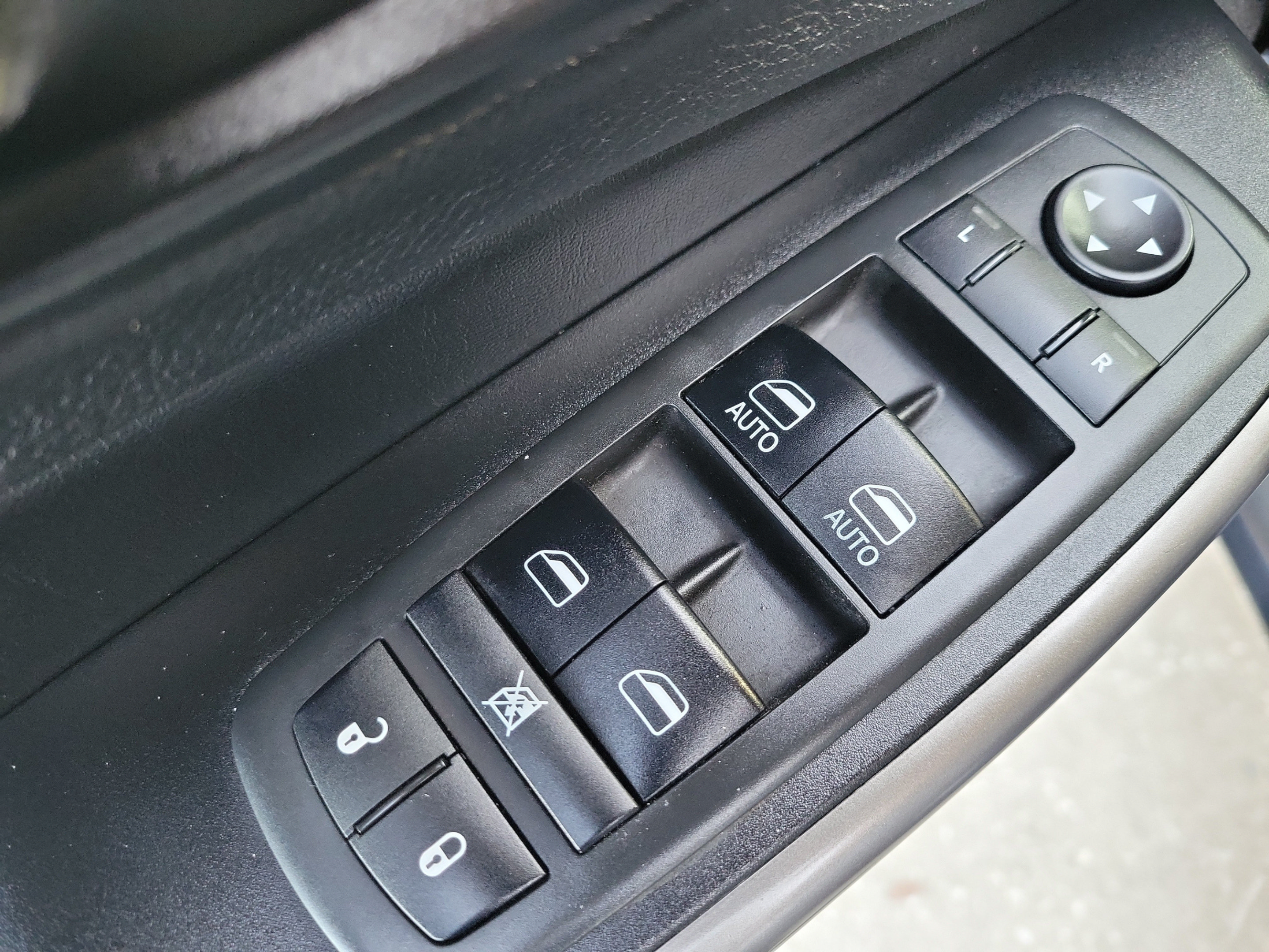 Used 2019 Jeep Cherokee Limited AWD/4WD image 14