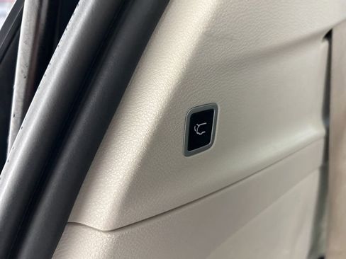 Used 2021 Chrysler Pacifica Limited image 35