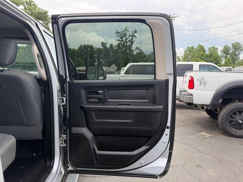 Used 2018 RAM 2500 Tradesman w/ Chrome Appearance Group AWD/4WD image 21