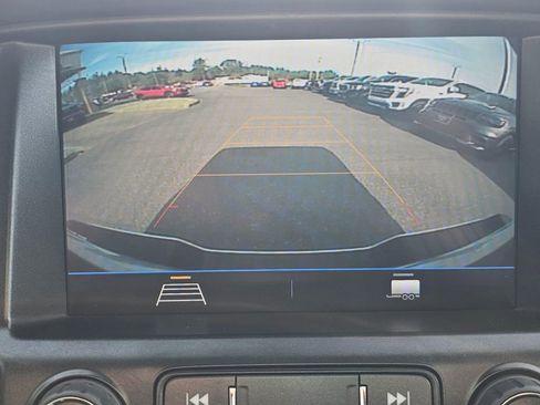Used 2022 Chevrolet Colorado LT AWD/4WD image 23