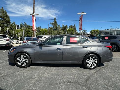 Used 2025 Nissan Altima 2.5 S FWD image 3