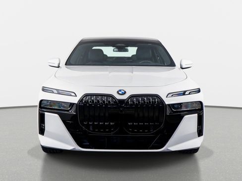 Used 2025 BMW 740i w/ Premium Package RWD image 21