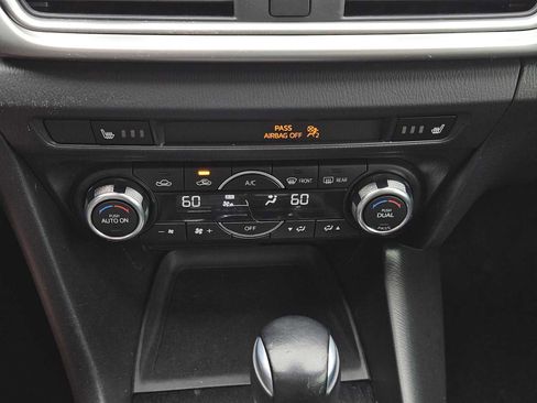 Used 2018 MAZDA MAZDA3 Touring image 19