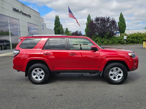 Used 2022 Toyota 4Runner SR5 AWD/4WD image 8