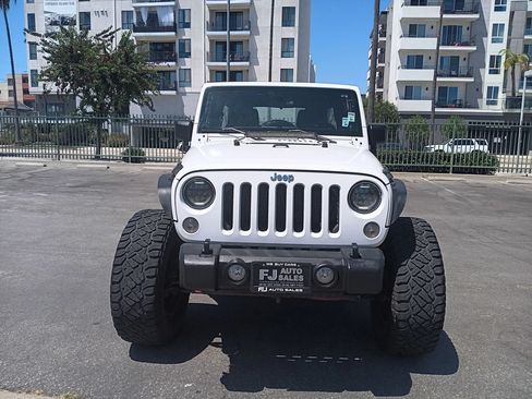 Used 2014 Jeep Wrangler Unlimited Sport AWD/4WD image 2