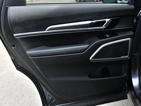 Used 2022 Kia Telluride LX image 32