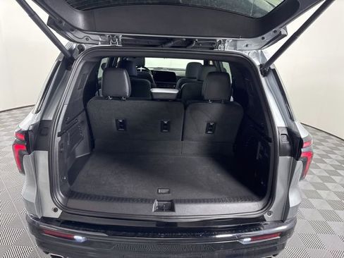 Used 2025 Chevrolet Traverse High Country image 14