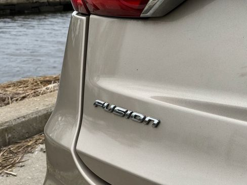 Used 2019 Ford Fusion SE AWD/4WD image 10