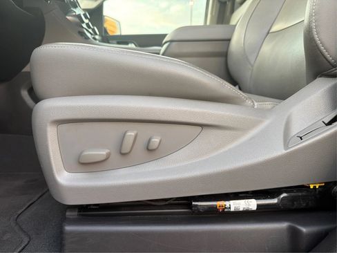 Used 2019 Chevrolet Suburban LT RWD image 19