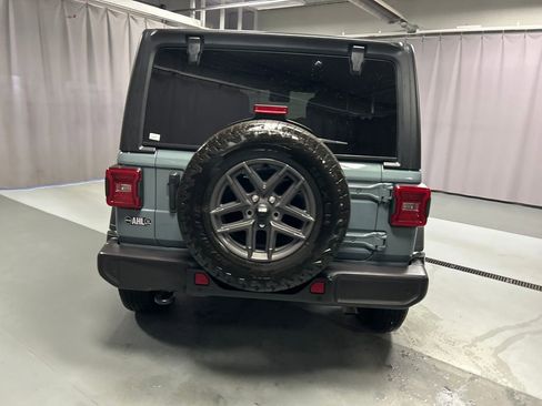 Used 2024 Jeep Wrangler Unlimited Sport AWD/4WD image 6