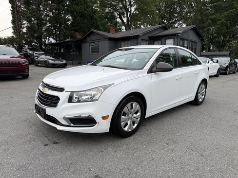 Used 2015 Chevrolet Cruze LS FWD image 2