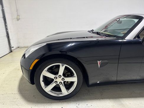Used 2006 Pontiac Solstice Convertible w/ Premium Package RWD image 3