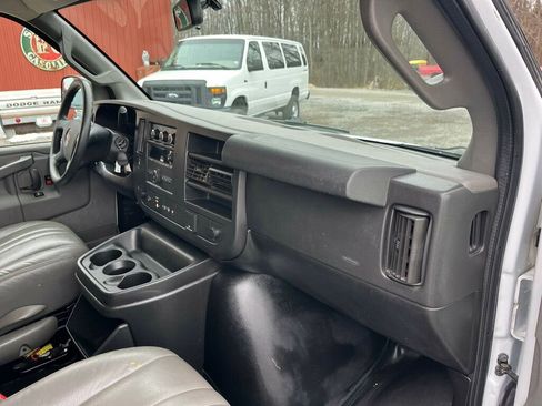 Used 2019 GMC Savana 2500 Extended image 13
