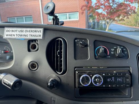 Used 2005 Ford E-350 and Econoline 350 Extended Super Duty image 26