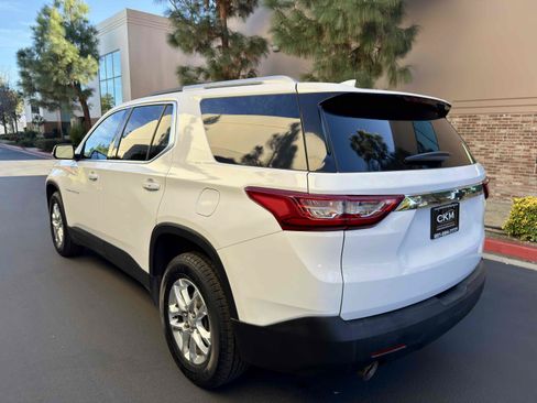 Used 2018 Chevrolet Traverse LT w/ LPO, Black Accent Package FWD image 11