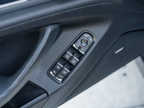 Used 2016 Porsche Panamera RWD image 30