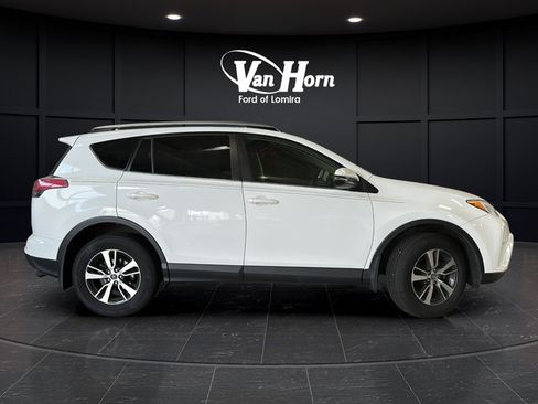 Used 2016 Toyota RAV4 XLE w/ Convenience Package AWD/4WD image 8