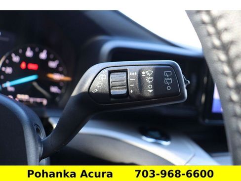 Used 2024 Ford Explorer XLT image 11