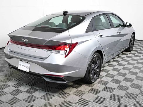 Used 2023 Hyundai Elantra SEL FWD image 3