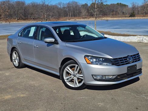 Used 2015 Volkswagen Passat TDI SE image 2