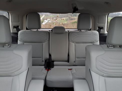 Certified 2025 Ford Expedition Platinum w/ Platinum Ultimate Package AWD/4WD image 10
