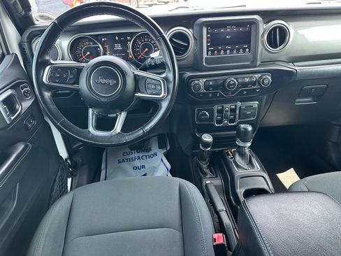 Used 2019 Jeep Wrangler Unlimited Sahara AWD/4WD image 29