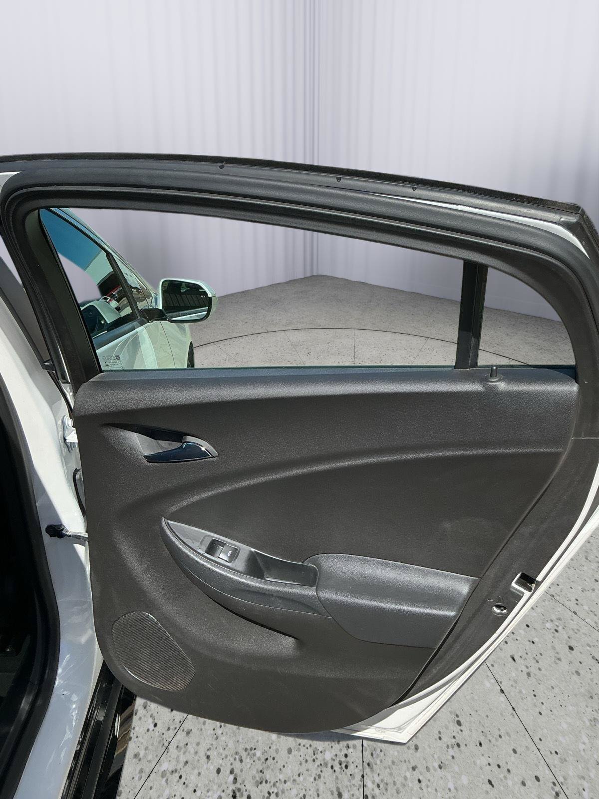 Used 2018 Chevrolet Volt Premier w/ Driver Confidence Package FWD image 22